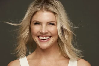 Amanda Kloots's Biography, Net Worth, Career, Spouse, Personal Life, and more.