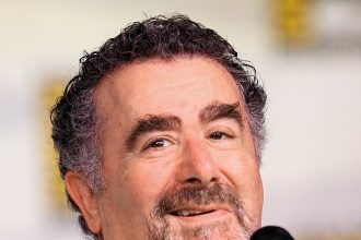 Saul Rubinek Net Worth, Bio, Age, Career, & More.