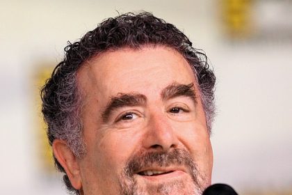 Saul Rubinek Net Worth, Bio, Age, Career, & More.