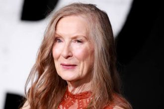 Frances Conroy's Bio,