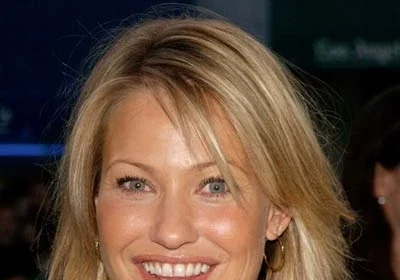Joey Lauren Adams biography