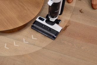 How the Tineco floor One S5 steam scrubber works and how it cleans