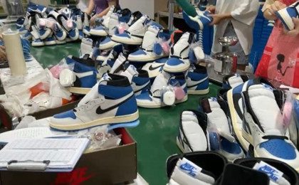The Evolution of Luxury Footwear: Unveiling the Economic Impact of Sneaker Replicas