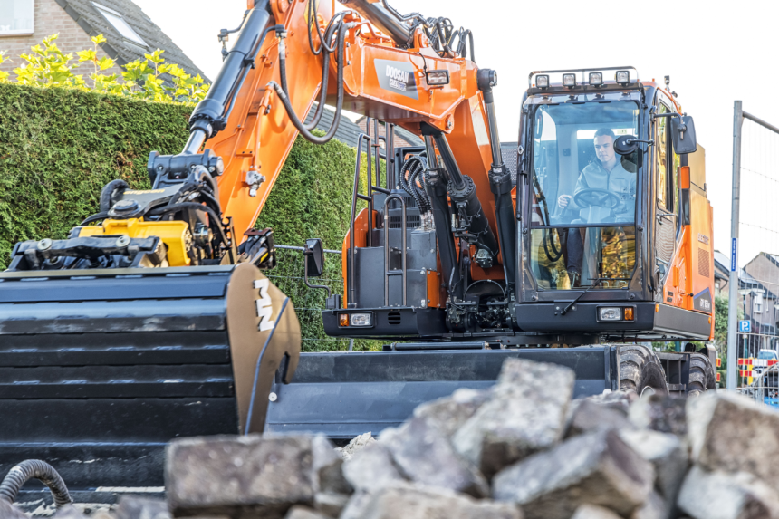 How Excavators Bring Construction Sites to Life