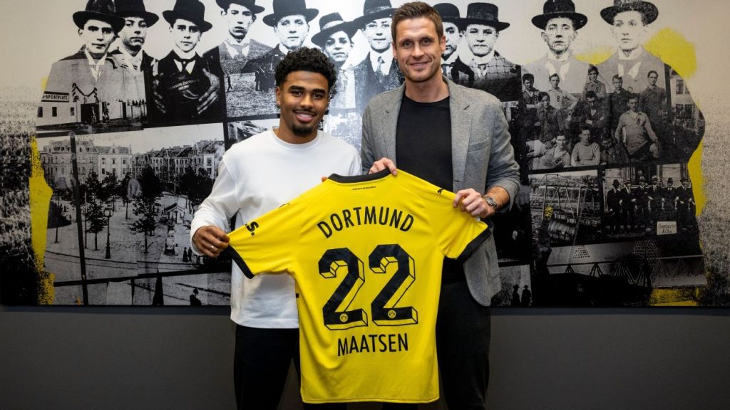 Maatsen joins Sancho on loan at Borussia Dortmund 2