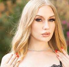 Emma Starletto Biography, Wiki, Net Worth, Career, and More