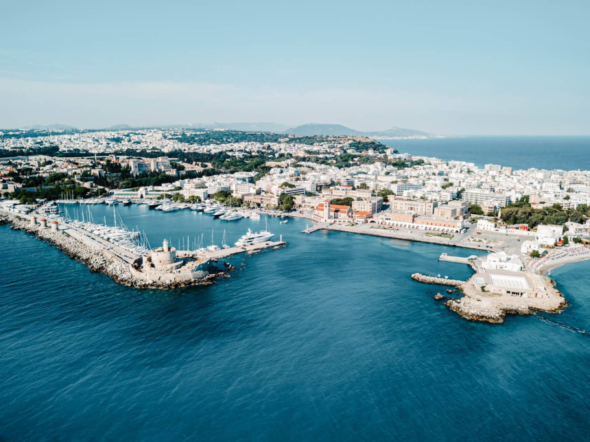 Top Luxury Moorings for Mediterranean-Bound Superyachts
