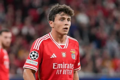 Benfica denies talks about João Neves' transfer to Man United.