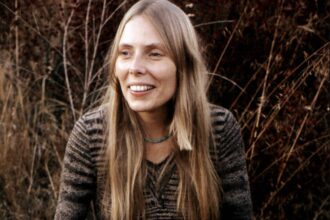 Joni Mitchell wiki, net worth, height, and more