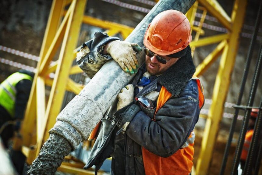 The Importance of Technology in Modern Construction Management Jobs