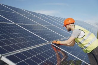 Exploring the Benefits of Installing Hybrid Inverter Solar Technology