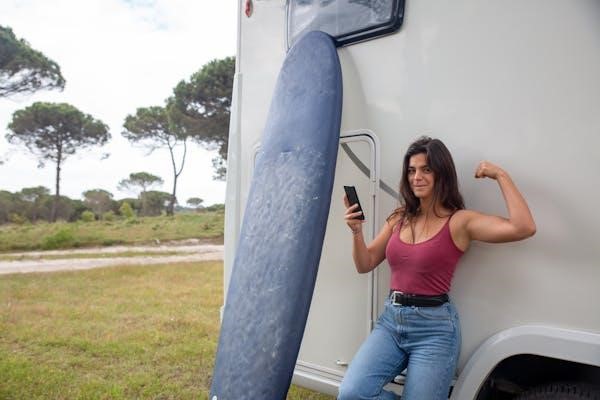 How to Decide Between a Fifth Wheel and a Motorhome