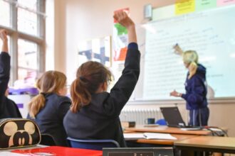 What do experts want to see in England's curriculum review?