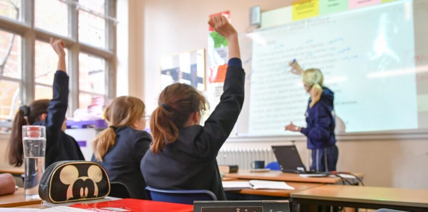 What do experts want to see in England's curriculum review?