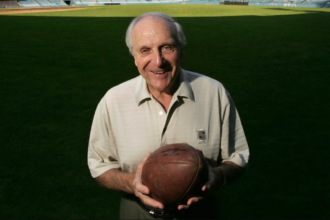 Joe Schmidt, Detroit Lions Linebacker and Pro Football Hall of Famer, Passes Away at 92