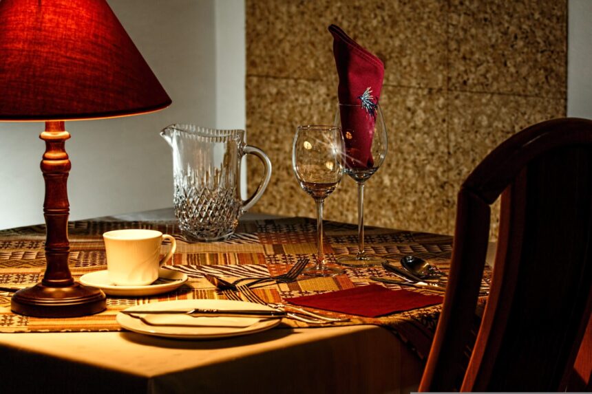 How to Plan the Perfect Date Night at a Candlelight Dinner Theater