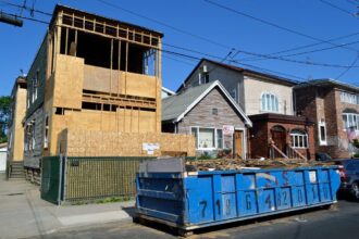 The Benefits of Using Driveway Dumpsters for Home Renovations