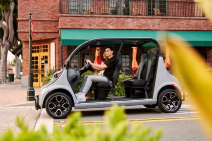 What Features Make Street Legal Electric Carts Different from Regular Golf Carts?