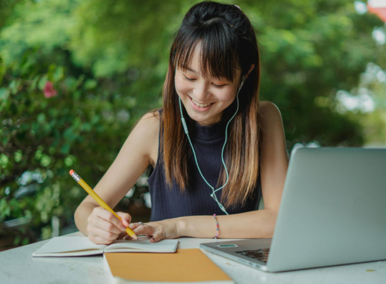Essay Service Review: Is EssayBox Legit?