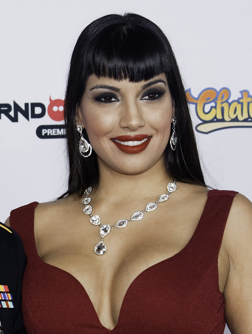 Mercedes Carrera Biography
