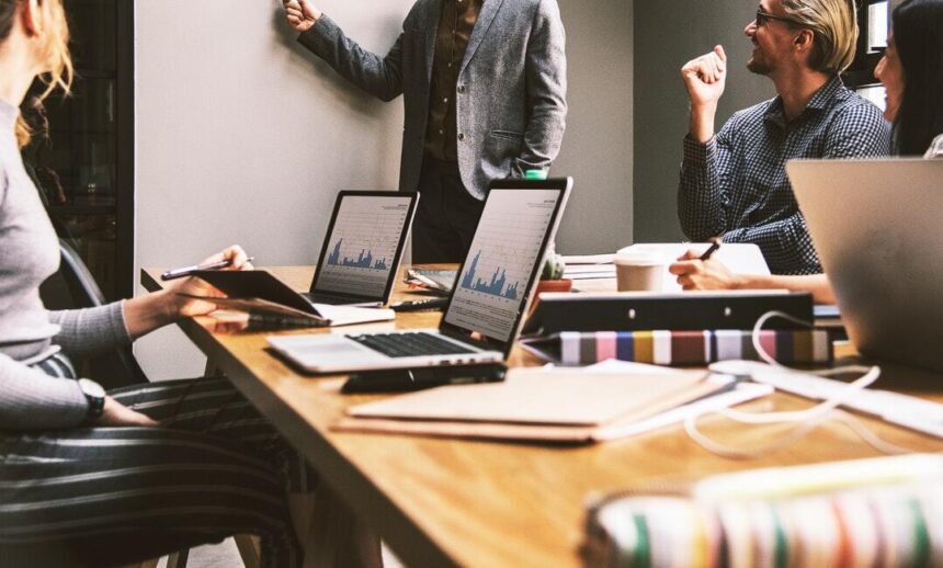 Embracing Fintech: Transforming Traditional Investment