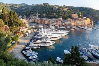Top Benefits of Chartering a Yacht for Corporate Events