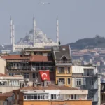 More than 150 injured as earthquakes shake buildings in Istanbul, Turkey