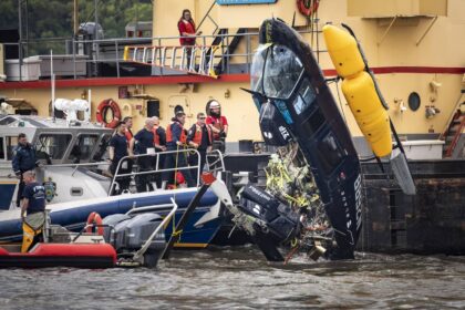 At Least 6 Dead After Helicopter crashes in Hudson River in New York City
