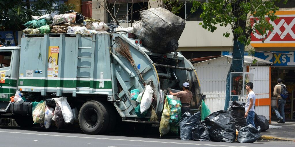 4 Ways to Find Efficient Junk Removal Services for a Clutter-Free Space