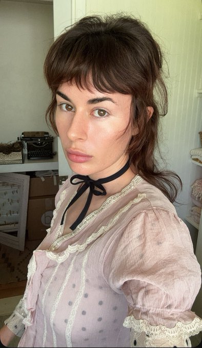 Olive Glass Biography, Net Worth, Boyfriend, Age, Height, Weight, Family and Children, Body Measurement and Social Media Profile