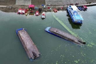 Tourist boats capsize in China