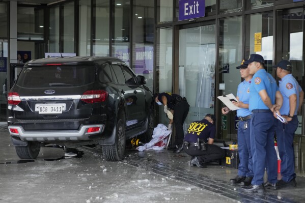 At Least 2 killed Including a Young Girl in a Car Crash at Philippines Airport