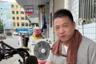 School dropout Chinese cobbler with no legs learns English from the radio
