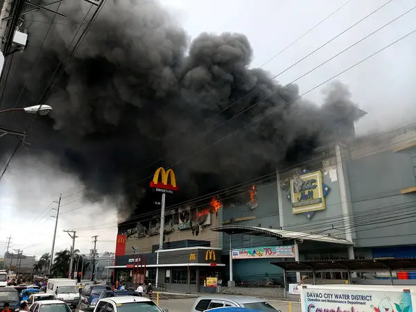 Iraq mall fire