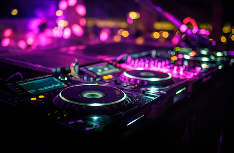The Significance of DJ Decks: Elevating Your Performance and Sound Quality