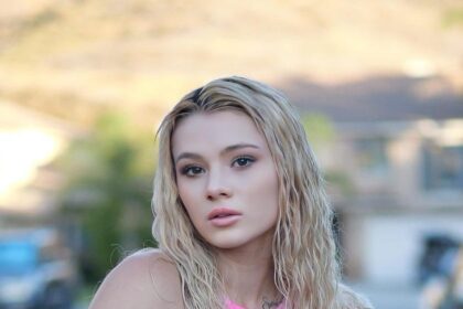 Ellie Smoke biography