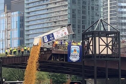 82,000 rubber ducks race down the Chicago River