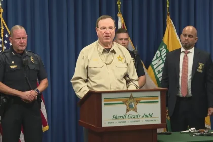 Florida Sheriff Flaunts $50,000 Gold Chain Seized in Drug Bust
